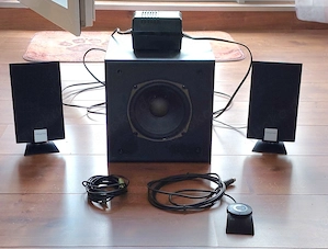 Subwoofer mit 2 Hochtönern !