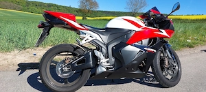 Verkaufe Supersportler Honda CBR600RR von 2010