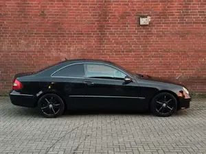 Mercedes-Benz CLK 220 Coupe CDI Avantgarde Bild 3
