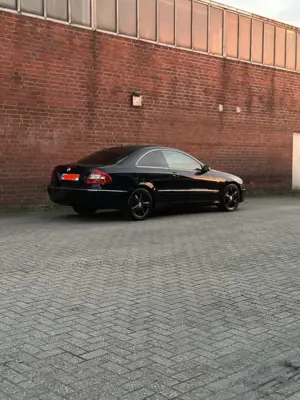 Mercedes-Benz CLK 220 Coupe CDI Avantgarde Bild 4