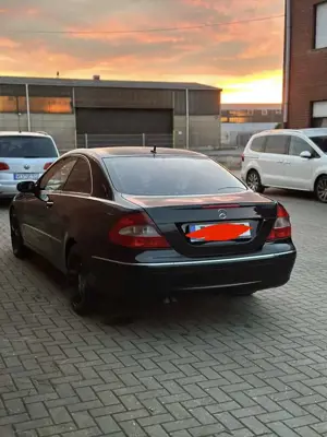 Mercedes-Benz CLK 220 Coupe CDI Avantgarde Bild 2