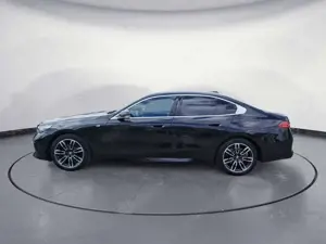 BMW 520 d xDrive M-Sportpaket Komfortsitze 19 Zoll Na Bild 3
