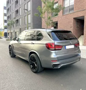 BMW X5 xDrive40d M Paket Standheizung Head UP AHK Bild 4