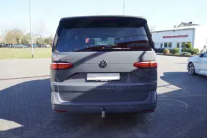 Volkswagen T7 Multivan 2.0 TDI Life lang LED Klimaaut. PDC Bild 4