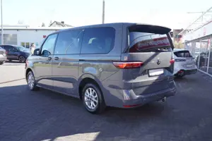 Volkswagen T7 Multivan 2.0 TDI Life lang LED Klimaaut. PDC Bild 3