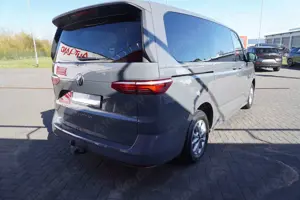 Volkswagen T7 Multivan 2.0 TDI Life lang LED Klimaaut. PDC Bild 5