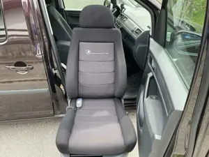 Volkswagen Caddy Turny EVO Beifahrer Schwenksitz mit Absetzmechnik