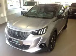 Peugeot 2008 GT Elektromotor 136 - Glasschiebedach