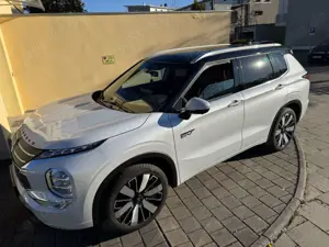 Mitsubishi Outlander 2.4 PHEV 100 kW LUXURY