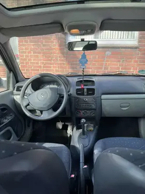 Renault Clio 1.4 16V Initiale Limited Bild 4