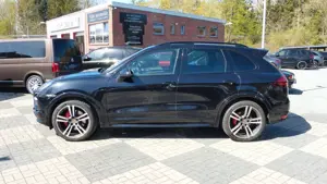 Porsche Cayenne GTS Pano BOSE 21Zoll Standhzg Bild 2