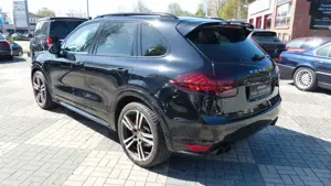 Porsche Cayenne GTS Pano BOSE 21Zoll Standhzg Bild 3