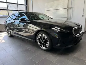 BMW i5 Touring 40 eDrive Bowers_HUD_360 Grad_22KW ACladen