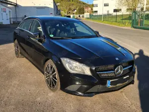 Mercedes-Benz CLA 200 156PS*Pano*Navi*LED*Kamera*18"Alu*Scheckheft*Parks
