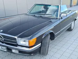 Mercedes-Benz SL 560 R107