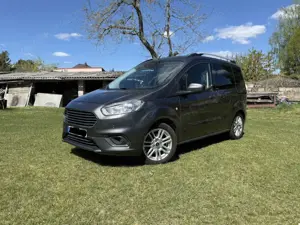 Ford Tourneo Courier Titanium 8-Fach Bereift; Sitzheizung; PDC