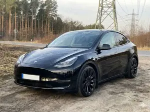 Tesla Model Y Performance Dual Motor AWD - FSD - Autonomes Fahre