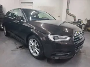 Audi A3 Bi-Xenon!Navi!PDC!Sitzheizung!Tempomat!SR/WR!