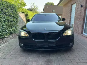 BMW 750 Bild 2