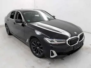 BMW 520 520d LuxuryLine HUD GSD ACC Laser AHK Sitzbelüf Bild 2