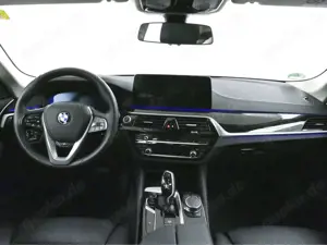 BMW 520 520d LuxuryLine HUD GSD ACC Laser AHK Sitzbelüf Bild 5