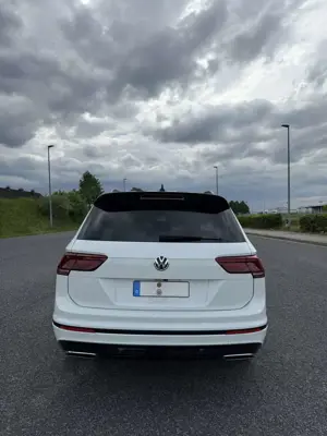 Volkswagen Tiguan Allspace 2.0 TSI DSG 4MOTION R-Line Bild 3