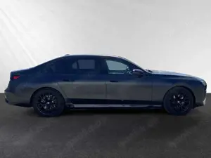 BMW 760 M760e xDrive *FrozenDeepGrey*|TV-FondEntertainment Bild 2