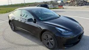 Tesla Model 3 Bild 2