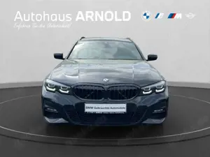 BMW 330 Bild 2