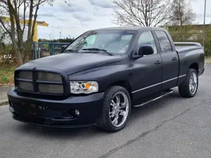 Dodge RAM 1500 Gen.3 5,7 Liter in Mattschwarz Automatik