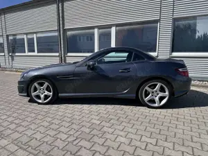 Mercedes-Benz SLK 200 Mercedes-Benz SLK 200 BlueEFFICIENCY AMG Sportpaket