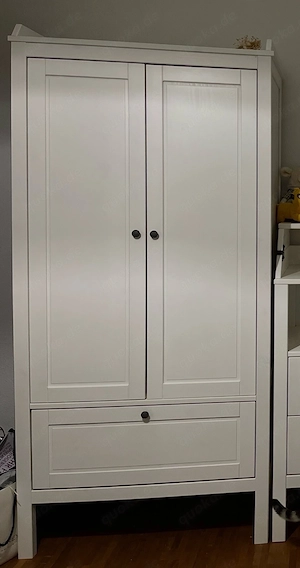 Kleiderschrank 