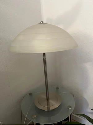 Tischleuchte massiver Metallfuss 