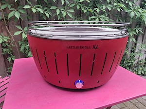 Lotusgrill XL in Rot
