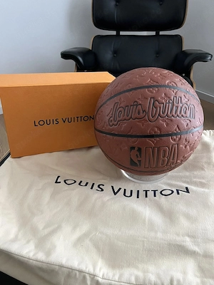 original Louis Vuitton x NBA Basketball inkl LV Ständer rar Sammlerstück Fullset