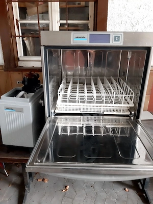 Gastro Spülmaschine Winterhalter mit Wasserenthärtungsanlage gebraucht Bj. 2014