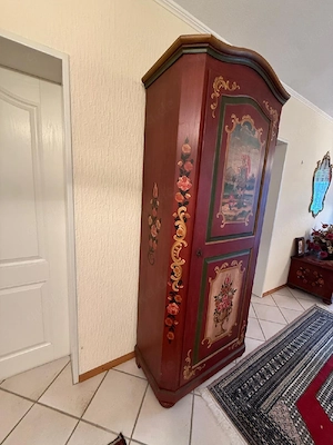 Prachtvoller Bauern- Dielenschrank m. Bemalung Heiliger Florian Bild 6