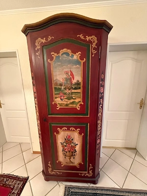 Prachtvoller Bauern- Dielenschrank m. Bemalung Heiliger Florian Bild 3