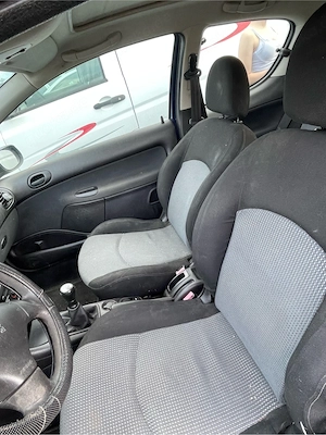 Peugeot 206 (F) mit TÜV  Bild 7