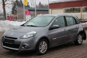 Renault Clio Grandtour 1.2 TCE 100 # Heckschaden