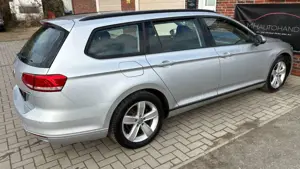 Volkswagen Passat Variant B8 2.0 TDI*Wenig KM*Scheckheft*Finanz.*Garantie* Bild 4