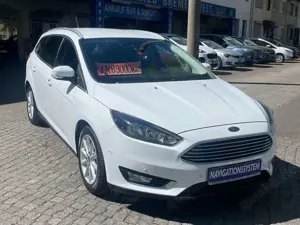 Ford Focus Titanium  Navi/Kamera/PDC/Sitzh./Zahnriemen Neu