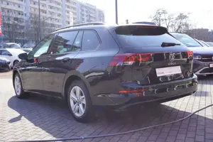 Volkswagen Golf VIII Variant 2.0 TDI Life LED ACC AHK Navi Bild 4