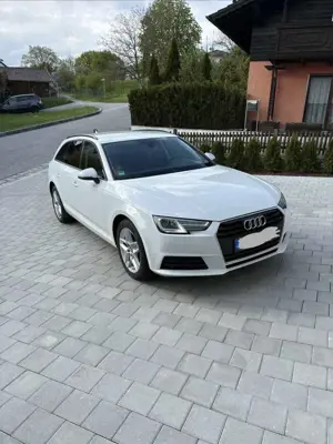 Audi A4 2.0 TDI, Virtuell display, AHK
