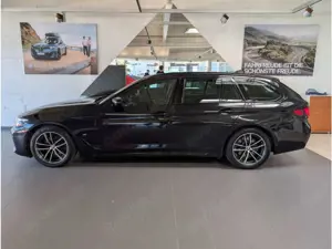 BMW 520 d xDrive M Sport Touring AHK+ELEK.SITZE+RFK Bild 4