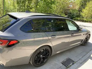 BMW 530 530d Touring Aut. M Sport Edition Bild 2