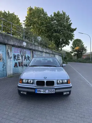 BMW 323