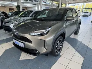 Toyota Yaris Cross Hybrid Team D AHK Winter-Paket Sitzheizung Lenkrad
