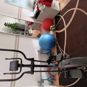 ein Reebok ZR9 Crosstrainer in Schwarz.