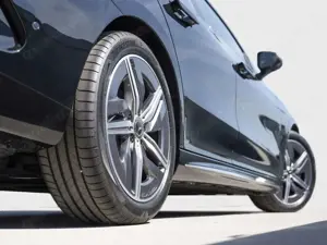 Mercedes-Benz CLA 180 AMG MBUXNavi Panorama KeylessGo AHK Bild 5